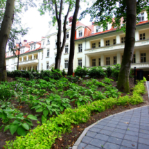 Cesarskie Ogrody-Hauptgebäude-Fassade-2